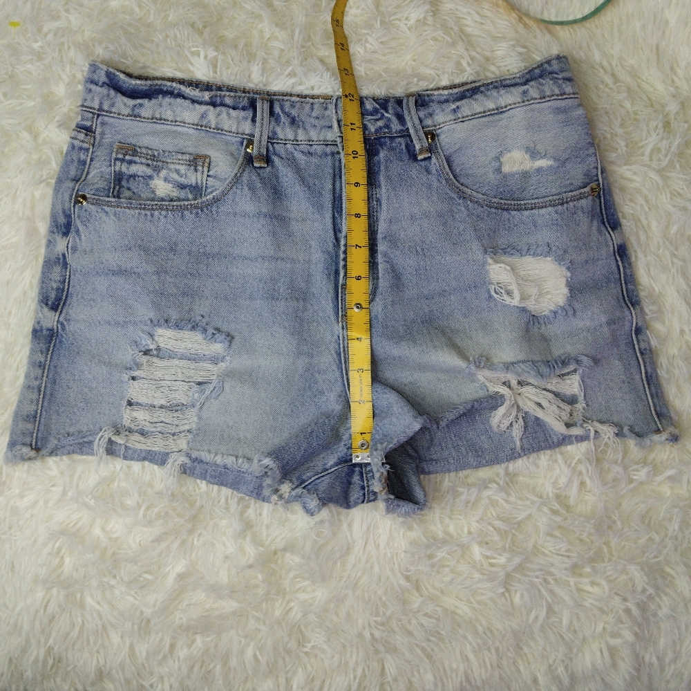 Good American Cutoff Denim Shorts In Blue254 Size 8/29 - Picture 8 of 9
